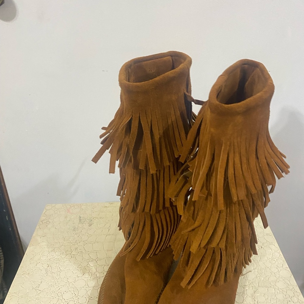 Minnetonka Suede Tan Boots